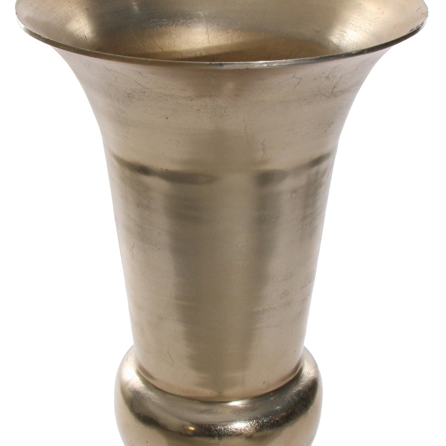 Öntött alumíniumból készült, aranyszínű óriás kaspó-váza.