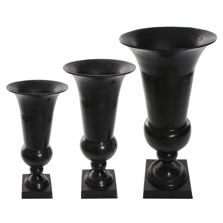 Öntött alumíniumból készült, kültérre is alkalmas, fekete színű óriás kaspó-váza .