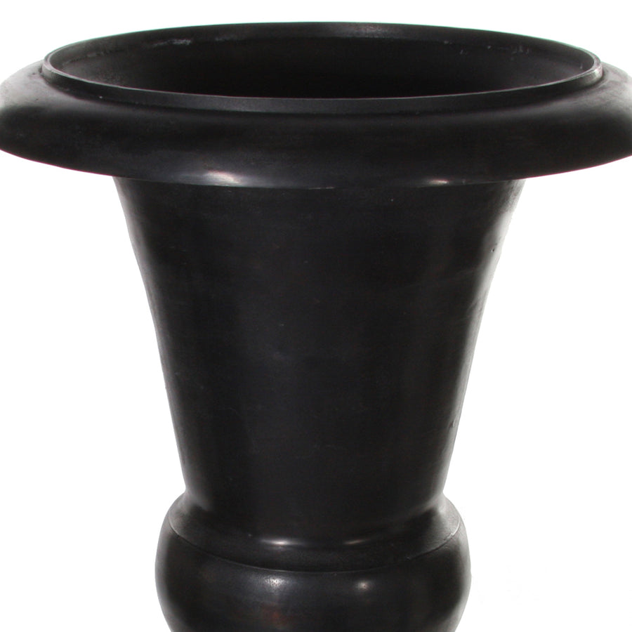 Alumíniumból készült,, fekete színű óriás kaspó-váza.