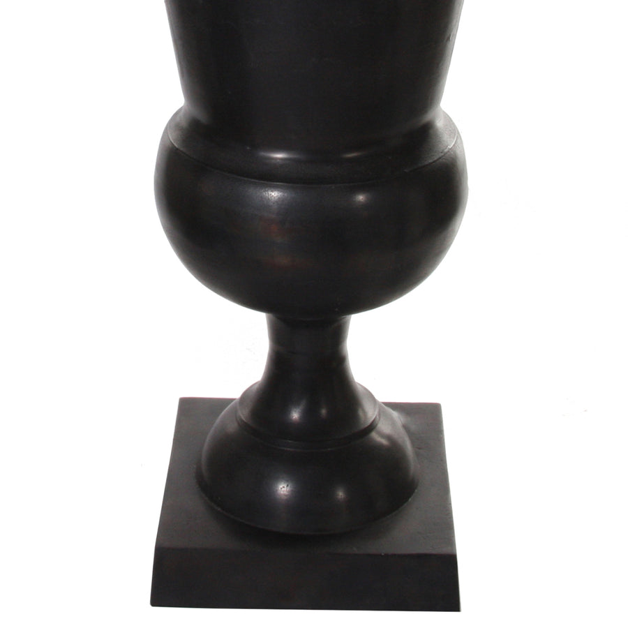 Alumíniumból készült,, fekete színű óriás kaspó-váza.