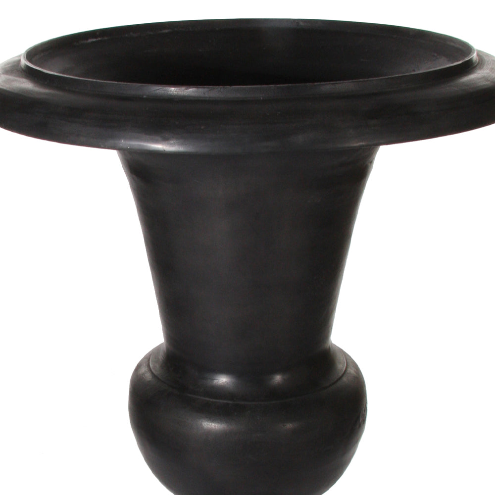 Alumíniumból készült,, fekete színű óriás kaspó-váza.