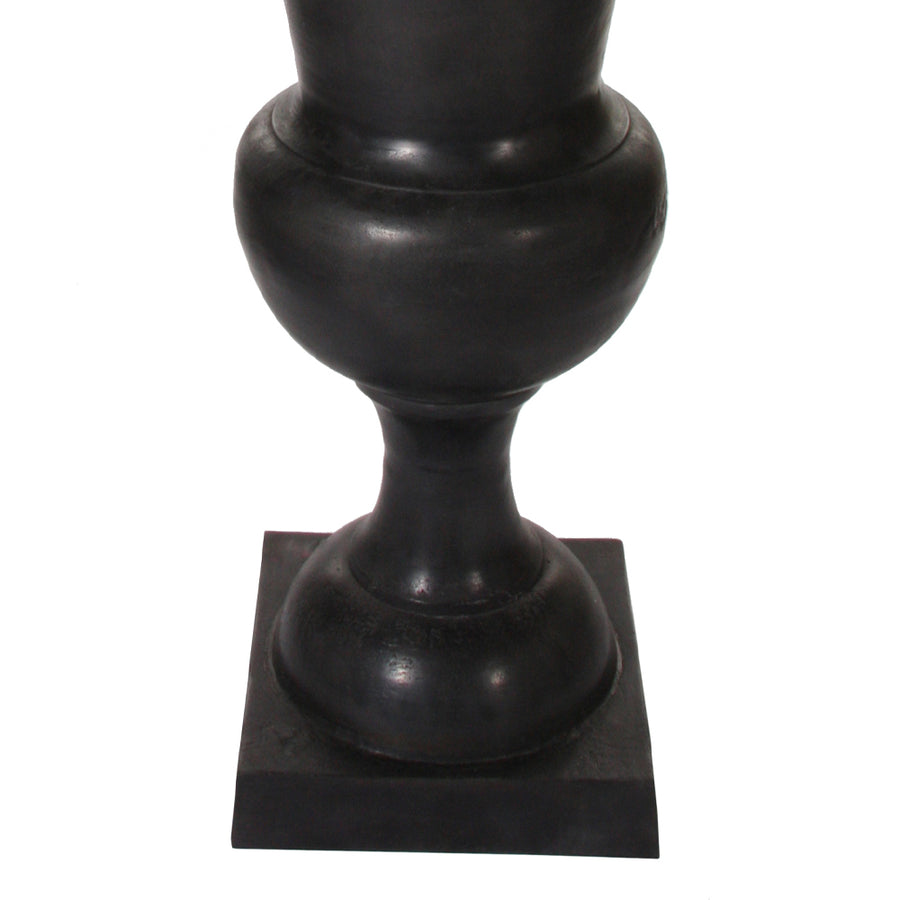 Alumíniumból készült,, fekete színű óriás kaspó-váza.