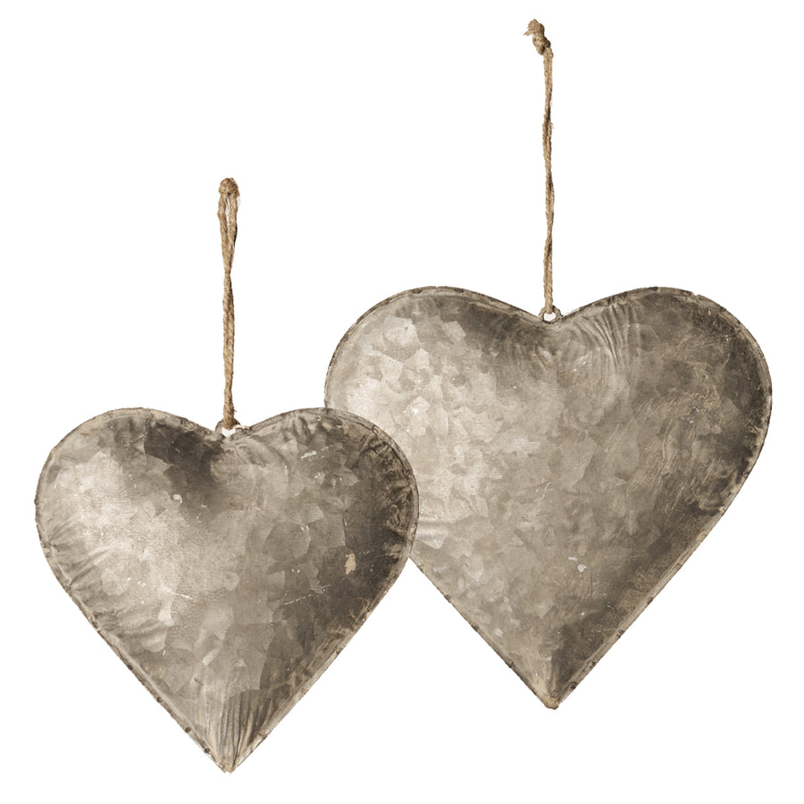 Nagyméretű, függeszthető bádog szív dekoráció.