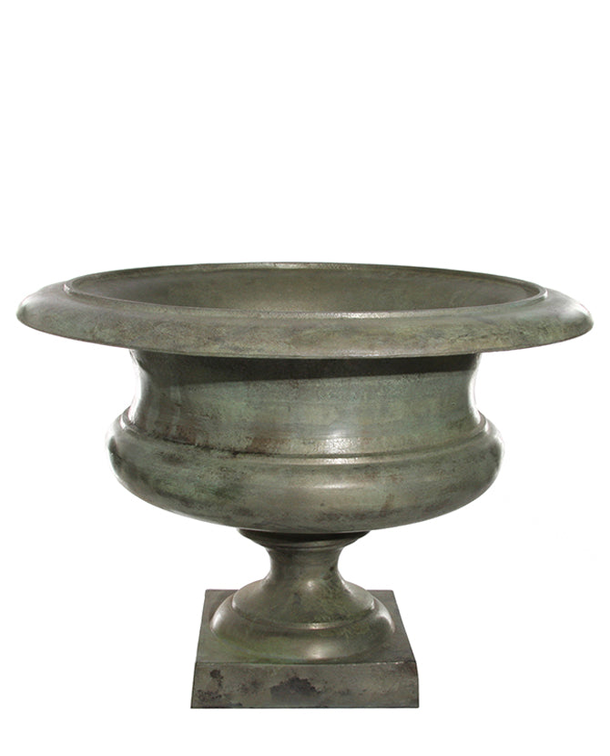 Öntött alumíniumból készült, kültérre is alkalmas, antik zöld színű nagy kaspó-váza.