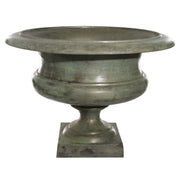 Öntött alumíniumból készült, kültérre is alkalmas, antik zöld színű nagy kaspó-váza.