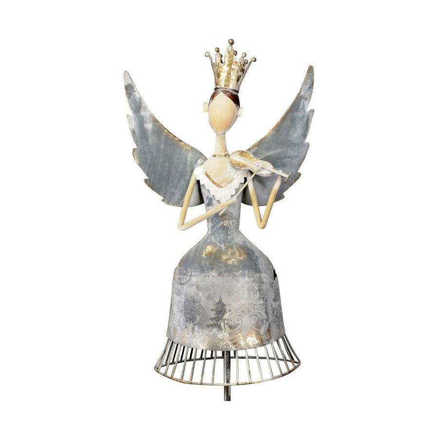 Koronát viselő fém angyal figura hegedűvel a kezében.