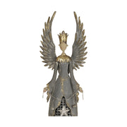 Koronát viselő fém angyal figura csillaggal a kezében.