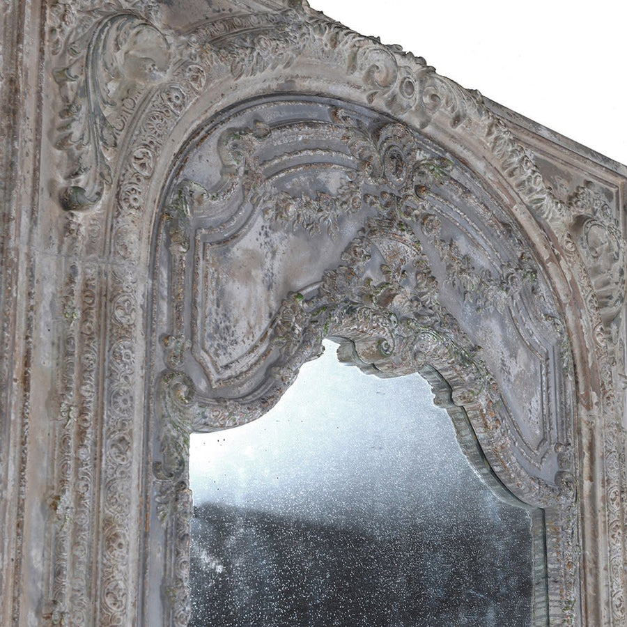 Koloniál stílusú, fából és műgyantából készült, háromosztatú dekoratív falpanel tükörrel.