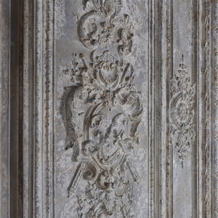 Koloniál stílusú, fából és műgyantából készült, háromosztatú dekoratív falpanel tükörrel.