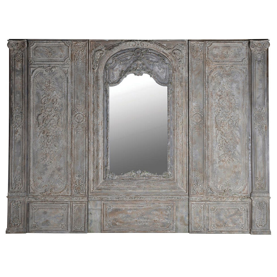 Koloniál stílusú, fából és műgyantából készült, háromosztatú dekoratív falpanel tükörrel.