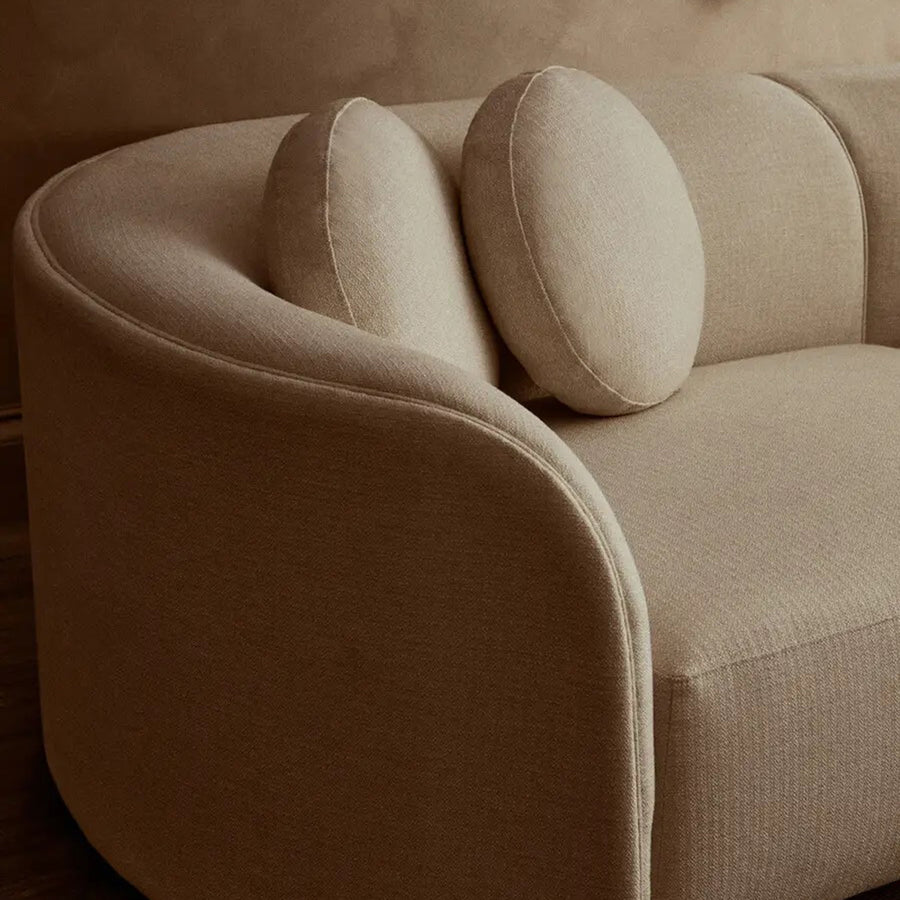 3 személyes, formatervezett íves design kanapé.