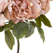 Fáradt pinkszínű, mű bazsarózsa csokor.