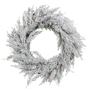 PINE havas mű fenyő koszorú Ø 48 cm tobozokkal díszítve fehér háttérrel