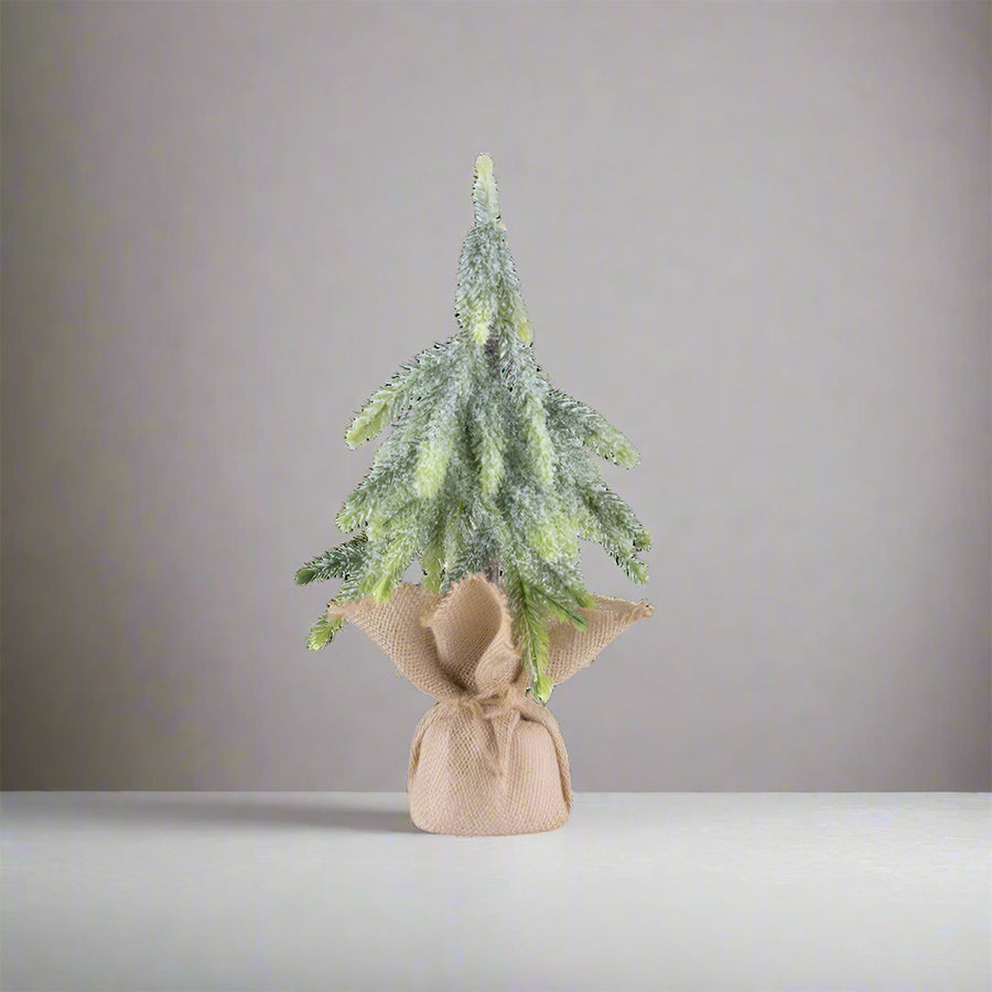 Jeges felületű, műfenyő dekoráció.