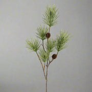 Tobozokkal díszített zöld színű, mű feketefenyő ág .