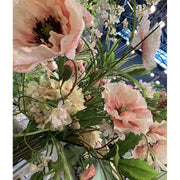 Hosszú szárú, barack színű mű pipacs virág.