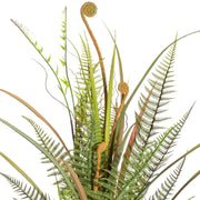 Zöld páfrány és díszfű levelek részletgazdag, élethű megjelenéssel.