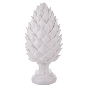 Fehér színű, dekoratív toboz dísz.