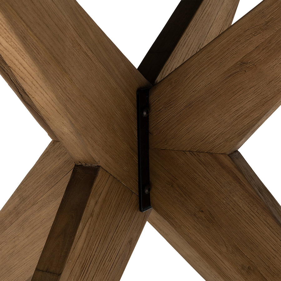 Tölgyfa étkezőasztal lábazatának csatlakozási pontja, fekete fém elemmel