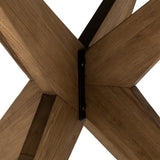 Tölgyfa étkezőasztal lábazatának csatlakozási pontja, fekete fém elemmel