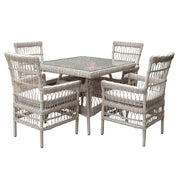 Bézs színű műrattanból készült, 4 személyes kerti étkezőgarnitúra.