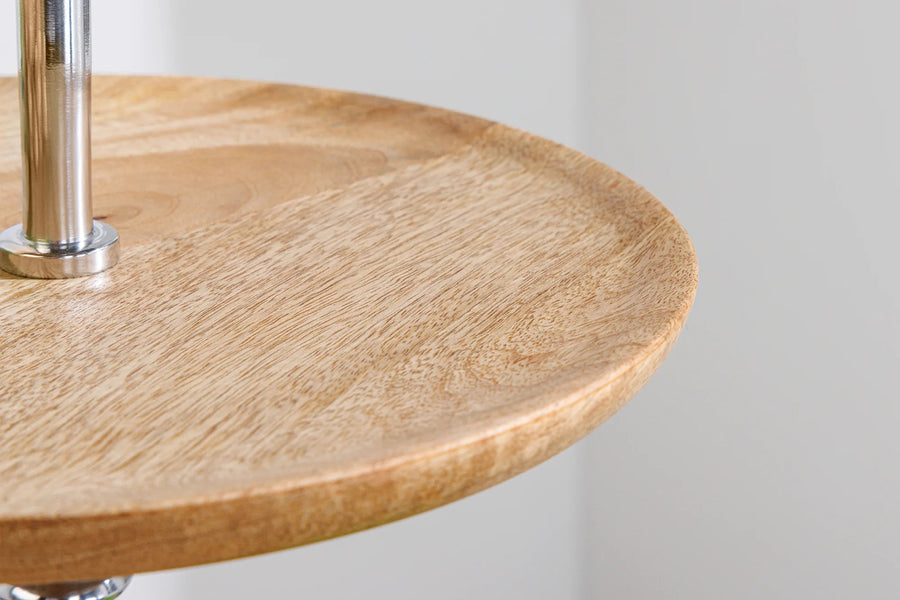 Pure Nature kínáló alsó tálcájának részletfotó, mangófa természetes mintázata.