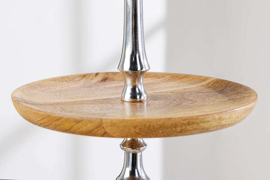 Pure Nature kínáló középső tálcája és alumínium rúd részletfotó.