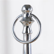 Pure Nature kínáló talapzatának részlete, csiszolt alumínium felület.