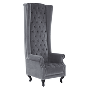 Szürke színű bársonnyal kárpitozott,trónszerű statement fotel.