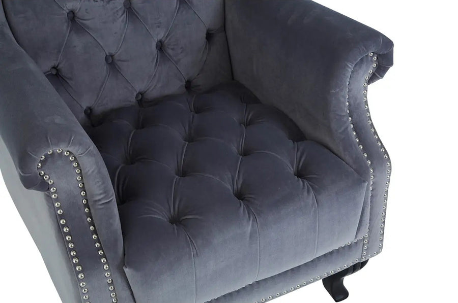 Szürke színű bársonnyal kárpitozott,trónszerű statement fotel.