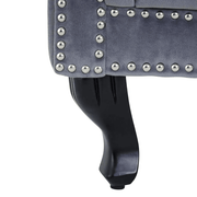 Szürke színű bársonnyal kárpitozott,trónszerű statement fotel.