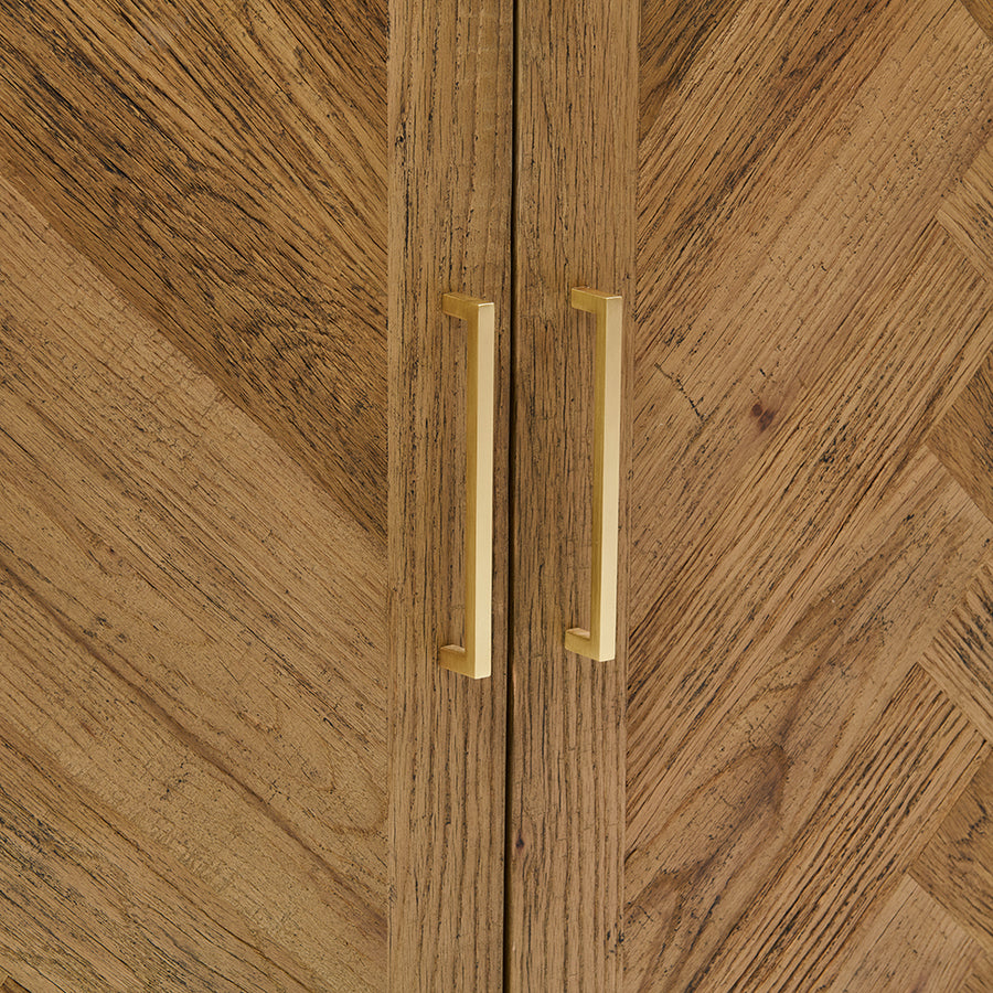 Halszálka mintás tölgyfa ajtó arany fogantyúkkal részlet