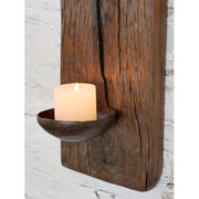 Újrahasznosított, régi fából készült, kézműves fali gyertyatartó.
