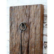 Újrahasznosított, régi fából készült, kézműves fali gyertyatartó.
