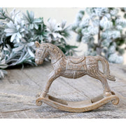 Natúr színű, fa hatású karácsonyi hintaló.