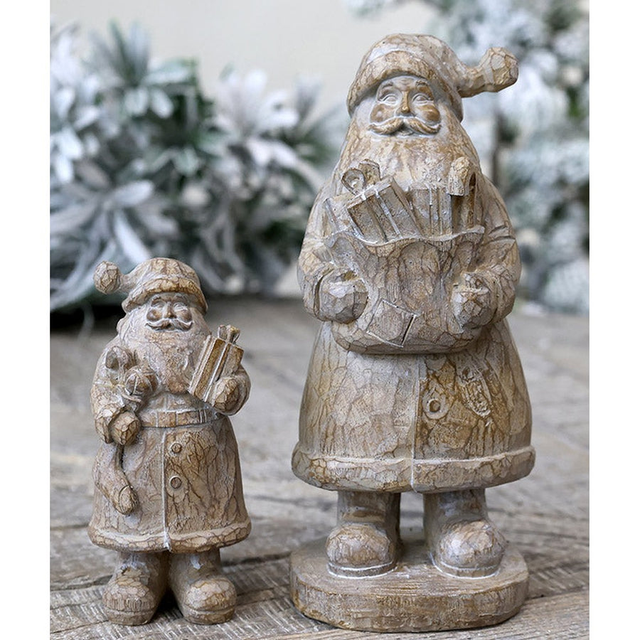 Natúr színű, fa hatású Télapó figura.