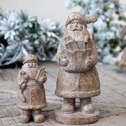 Natúr színű, fa hatású Télapó figura.