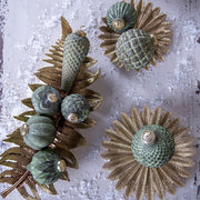 Hagyma formájú, antikolt felületű, patinás zöld színű, vintage megjelenésű üveg karácsonyfadísz.