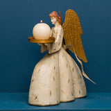 Avignoni angyal gyertyatartó krém ruhában, arany szárnyakkal és égő gömb gyertyával