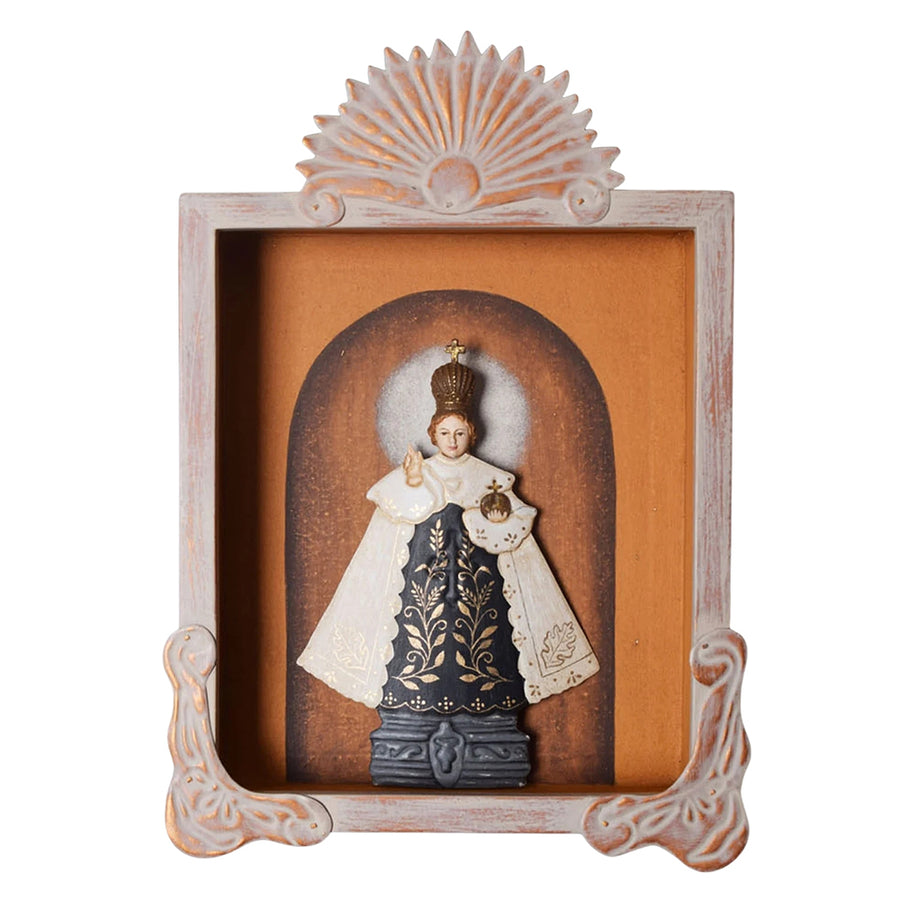 Sacred prágai kis Jézus dioráma keretben 29 cm fehér háttéren