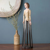 Old French stílusú női manöken dekoráció fa talapzattal oldalnézetből