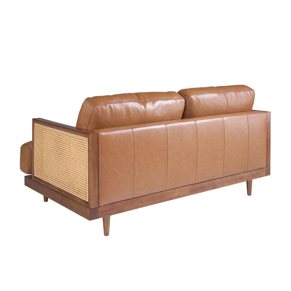 Barna színű marhabőrrel kárpitozott, rattanbetétes, 2 személyes design kanapé.