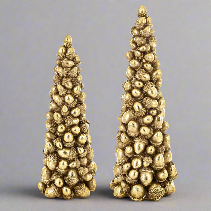 Aranyszínű, karácsonyi dekorációs fenyő kúp.