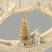 Aranyszínű karácsonyi hintaló.