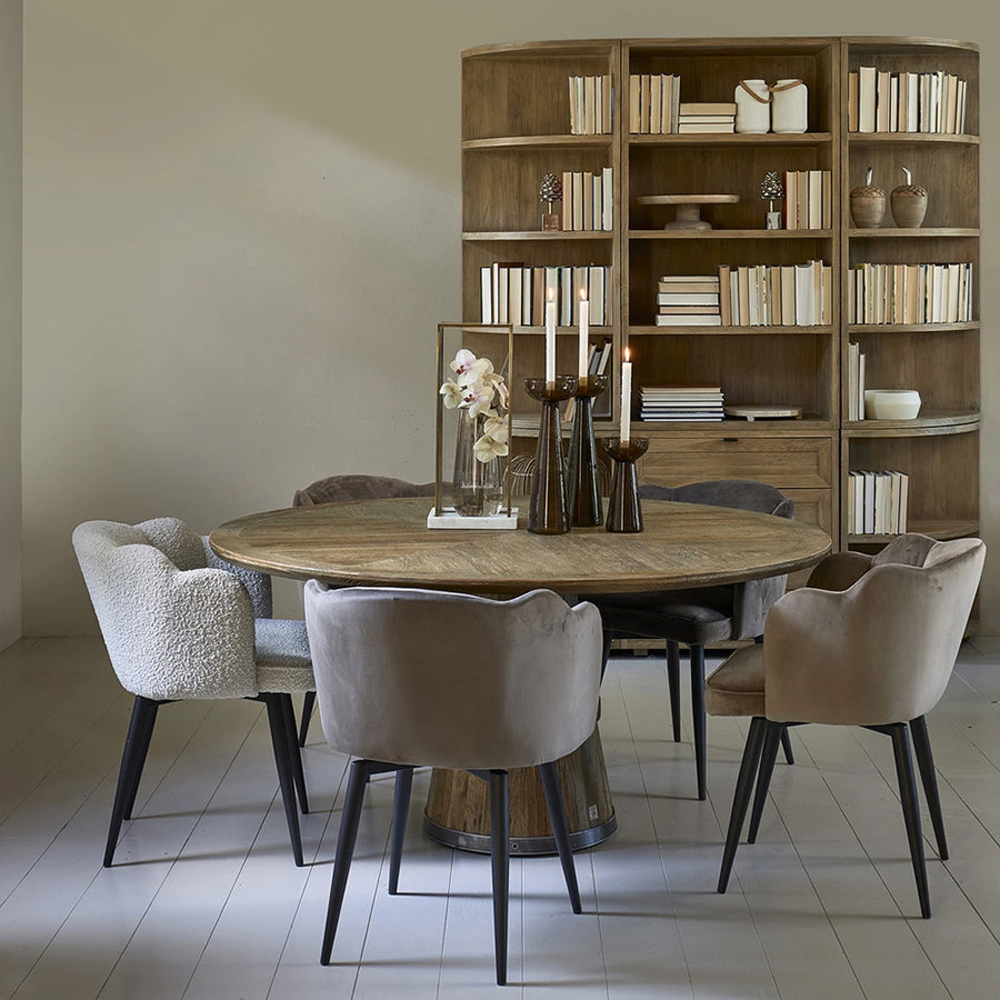 tölgyfa kerek asztal modern nappali környezetben