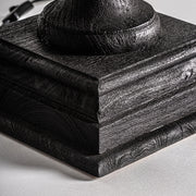 Koloniál stílusú, mangófából faragott, fekete, nagy méretű asztali lámpa.