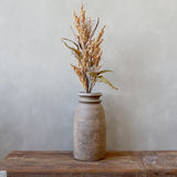 Sorghum ihlette borostyánszínű magvas mű ág vázában