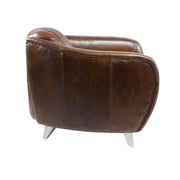 A fotel oldalsó nézete, jól látható a bőr természetes mintázata és a formatervezett háttámla íve.