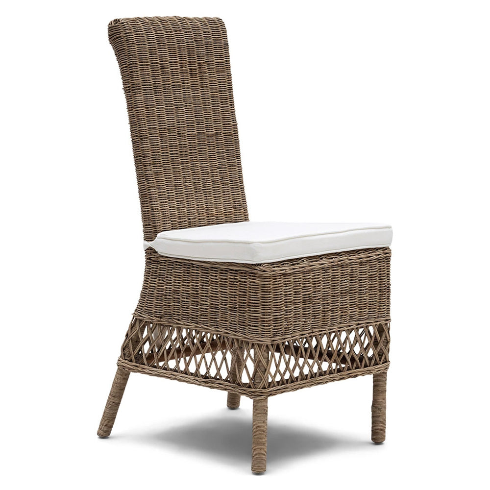 vintage rattan szék oldalnézet fehér párnával