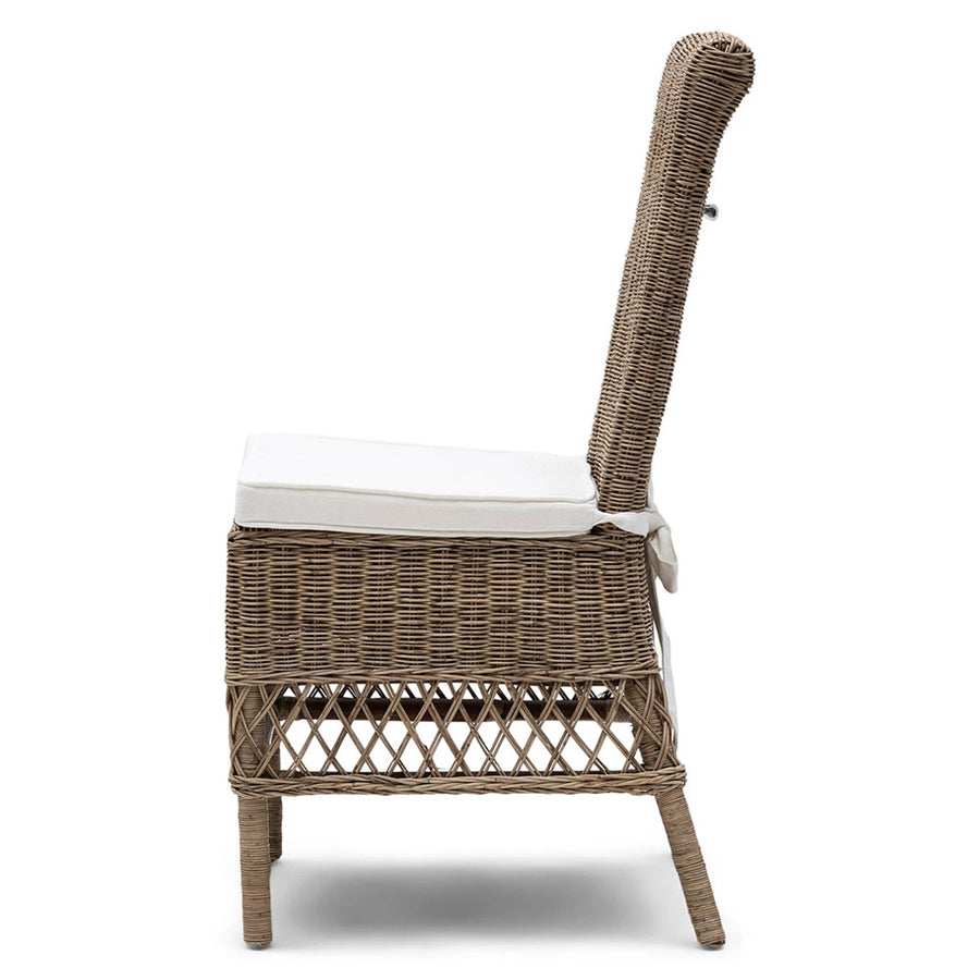 magas háttámlás rattan szék oldalról